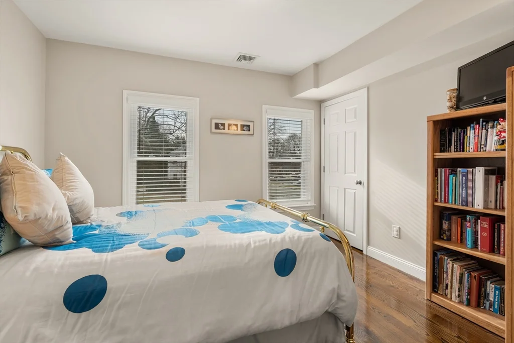 30 East Chestnut St, Sharon