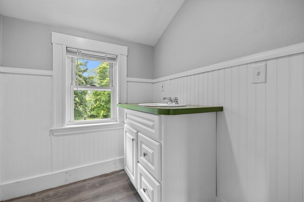 28 Greenwood Ave, Weymouth