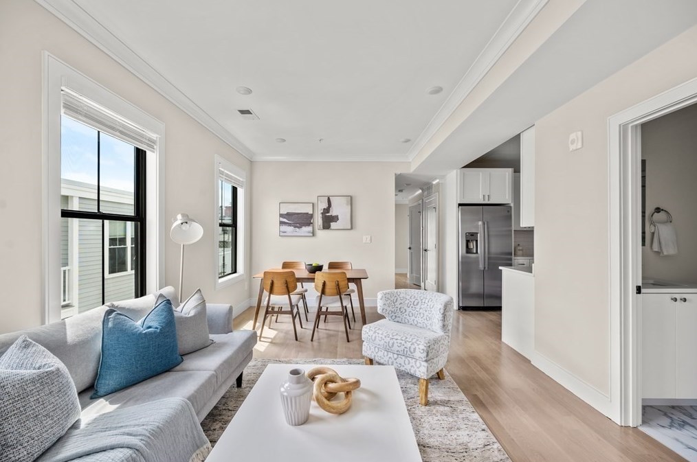 303 Maverick St, East Boston