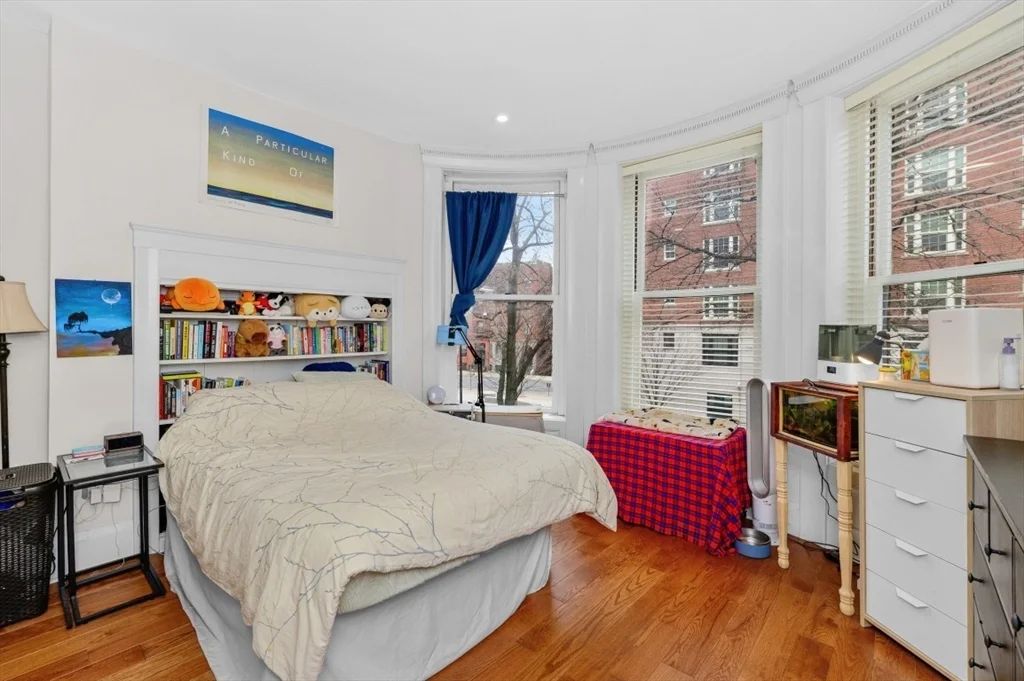 25 Bay State Rd, Back Bay