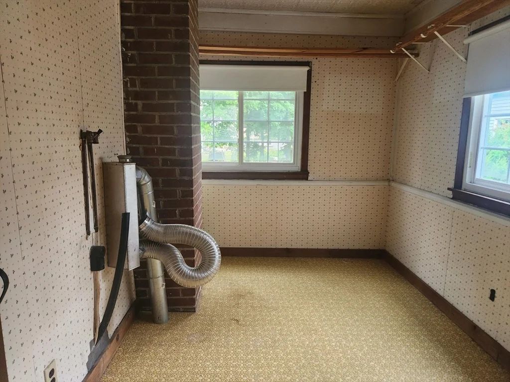 285 Main St, Spencer