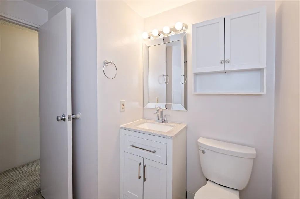 3 Post Oak Ln, Natick