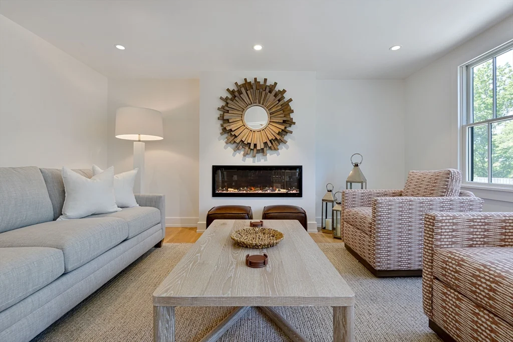 8 Burnt Swamp Ln, Nantucket