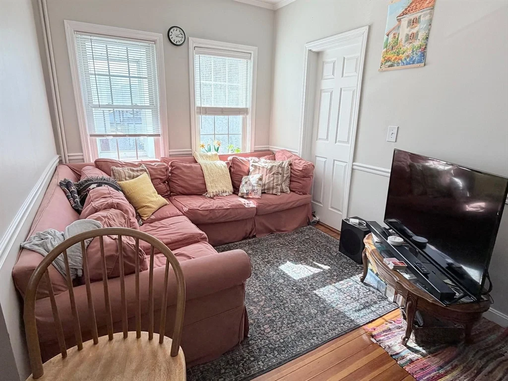 519 Main St, Medford