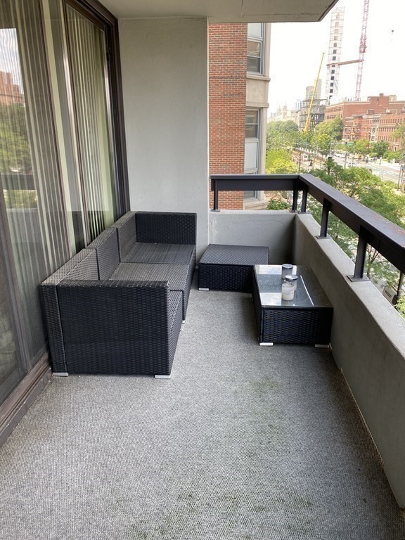 566 Commonwealth Ave, Fenway