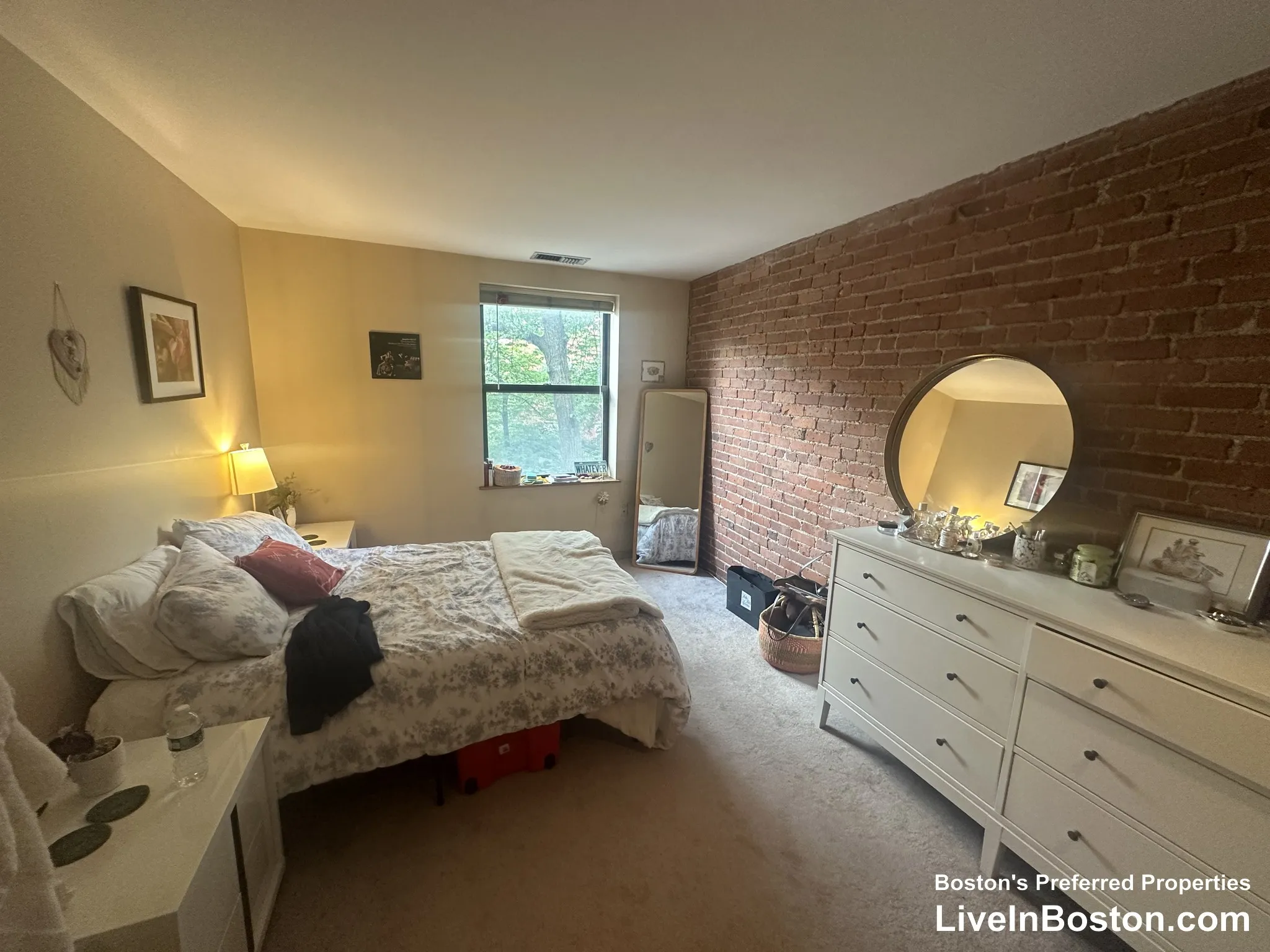 102 Gainsborough St, Fenway