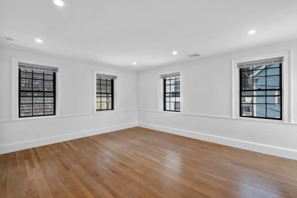 61 Front St, Old Town