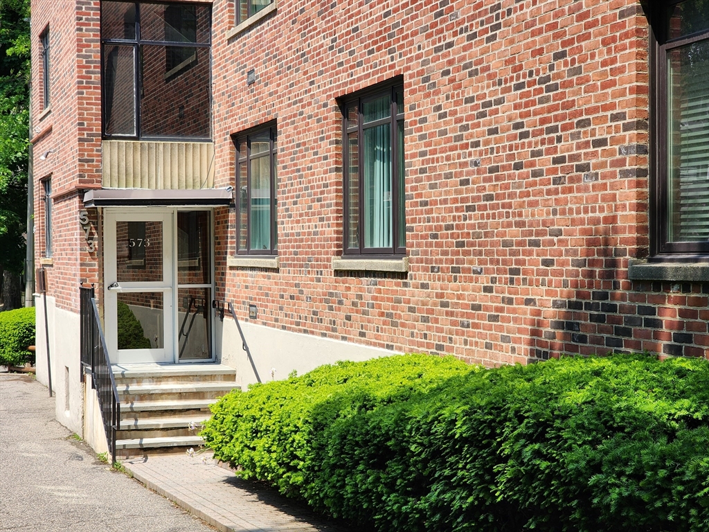 573 Washington St, Brookline