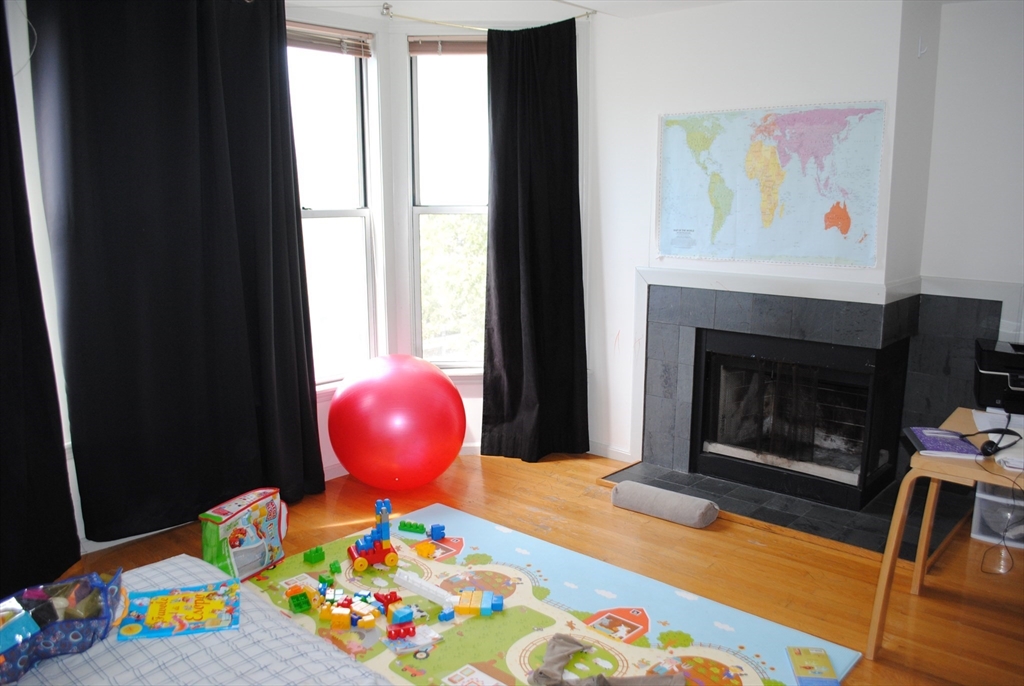 31 Henry St, Cambridgeport