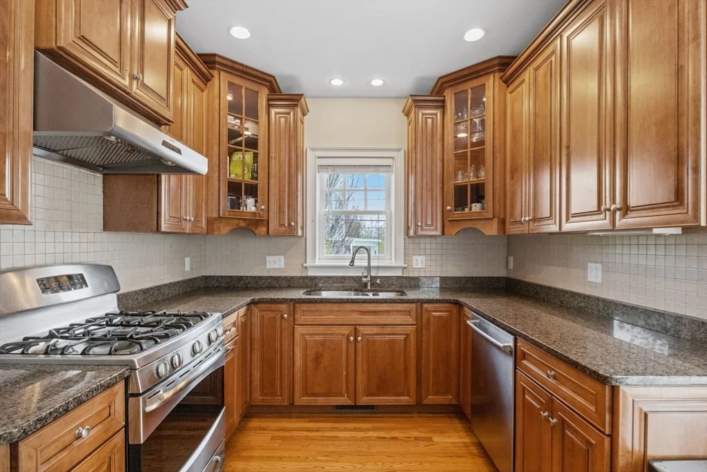 2 Benton Rd, Spring Hill