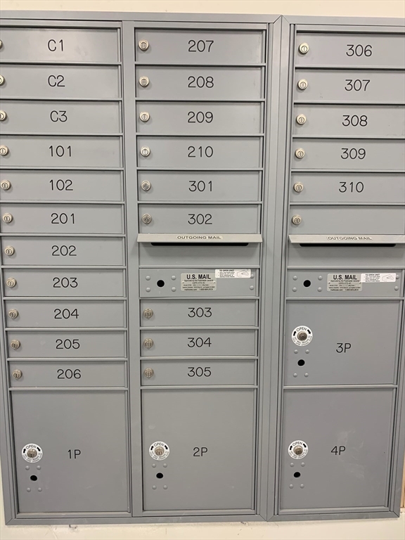 14 Yeamans St, Revere