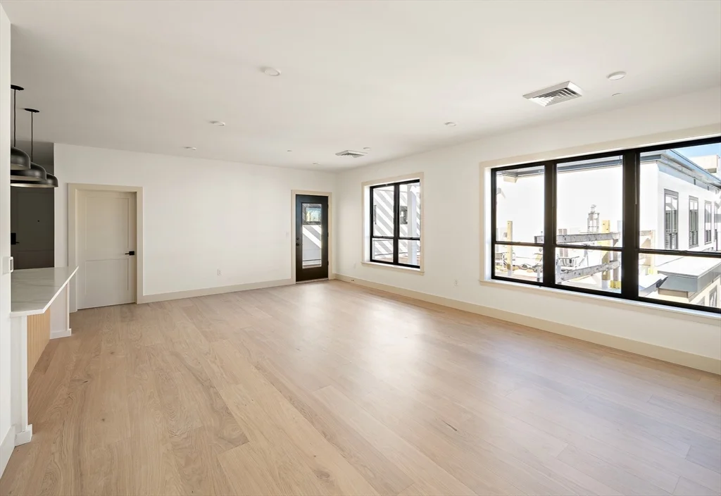 1025 Massachusetts Ave, Arlington Heights