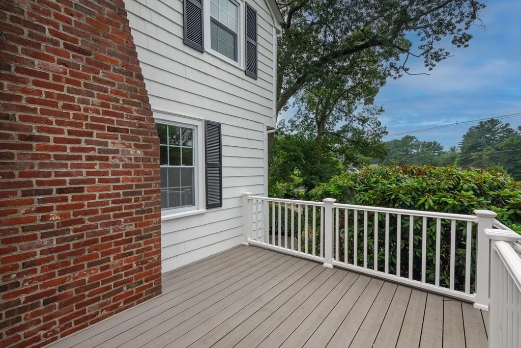 951 Main St, Lynnfield