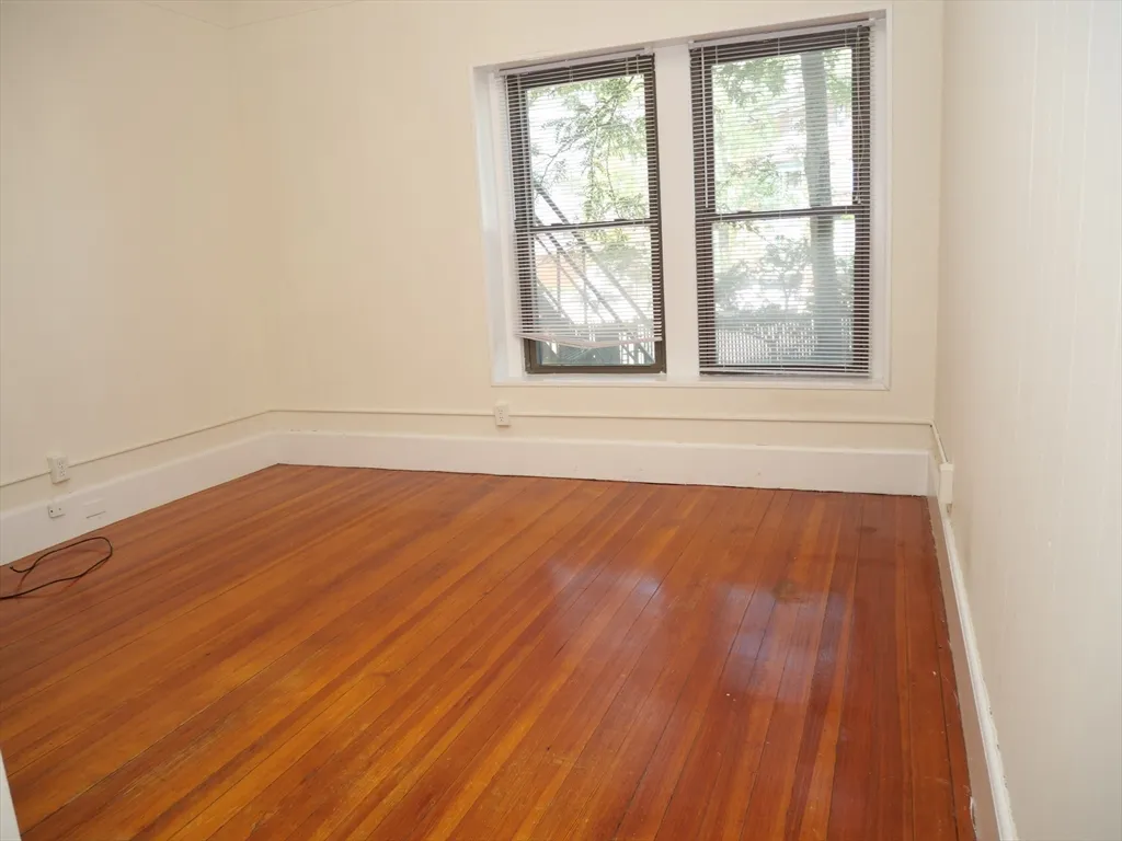 1382 Beacon St, North Brookline