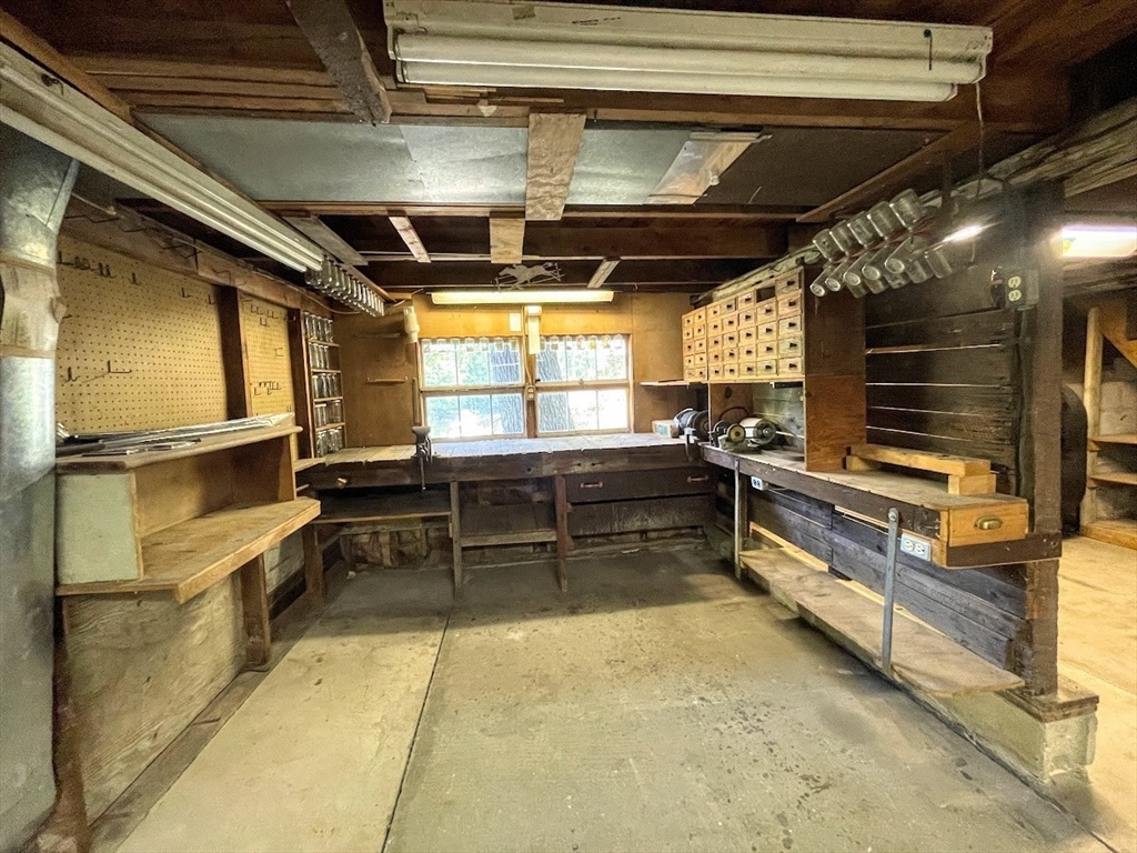 201 Fire Road, 16, Lunenburg