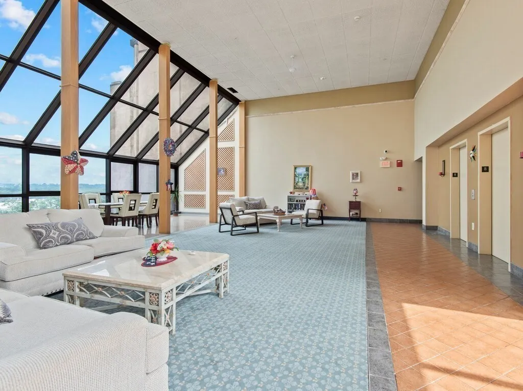 65 Lake Ave, Worcester