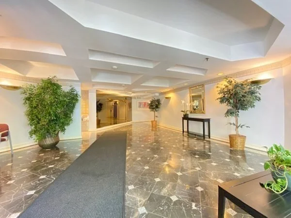 1933 Commonwealth Ave, Brighton