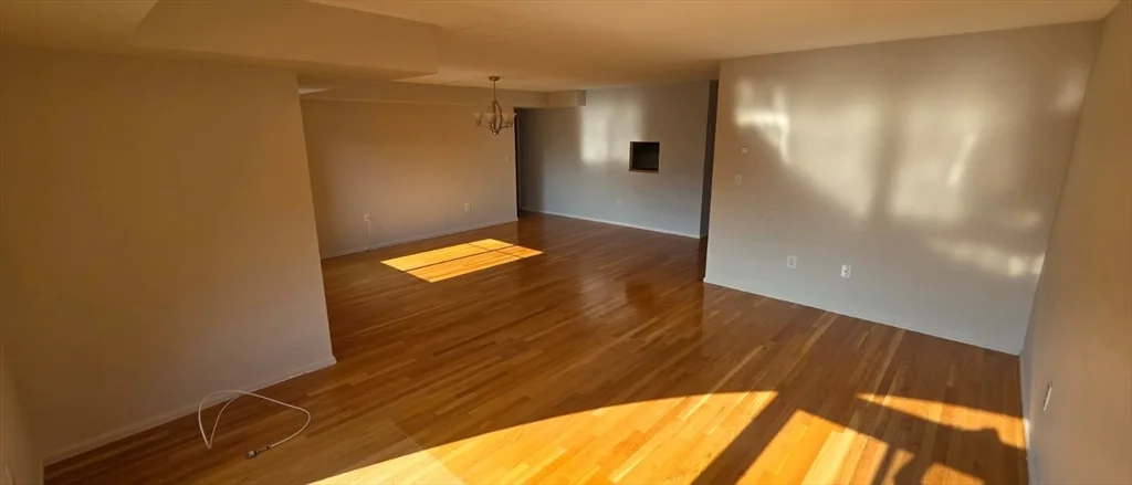 200 Ledgewood Dr, Stoneham