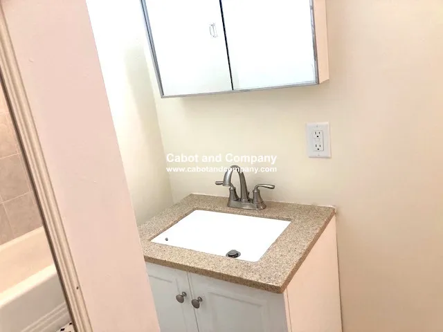 295 Newbury St, Back Bay