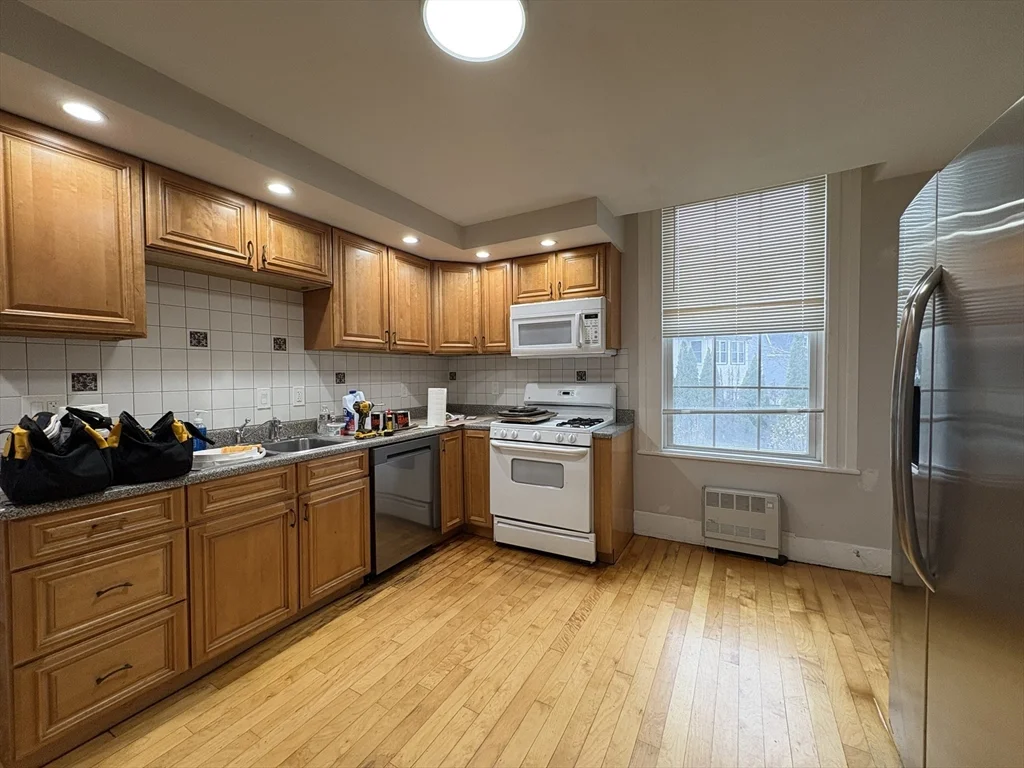 24 Saint James St, Newton