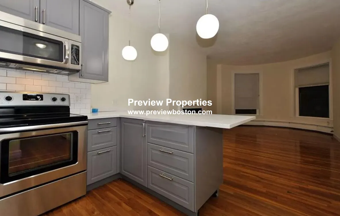 922 Beacon St, Fenway