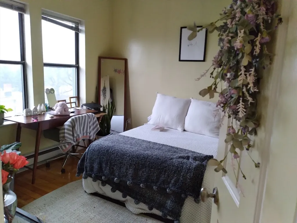 2 Centre St , Ter, Roxbury