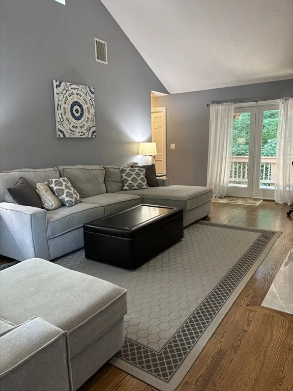 22 Grove Pl, Winchester