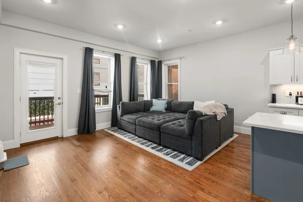 338 Meridian St, Central Square