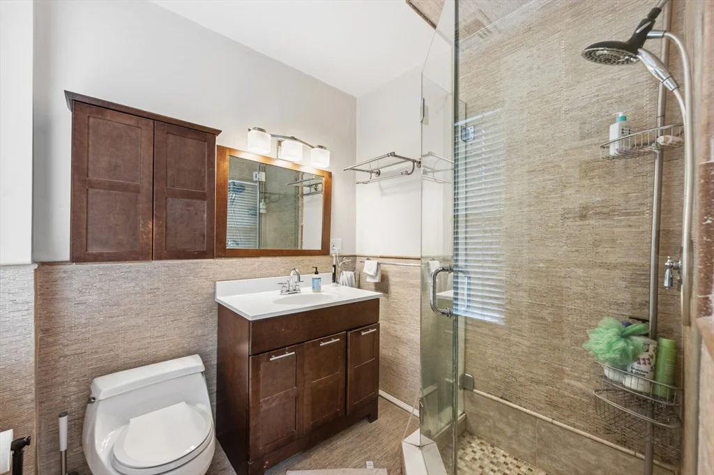 627 E 6th St, South Boston