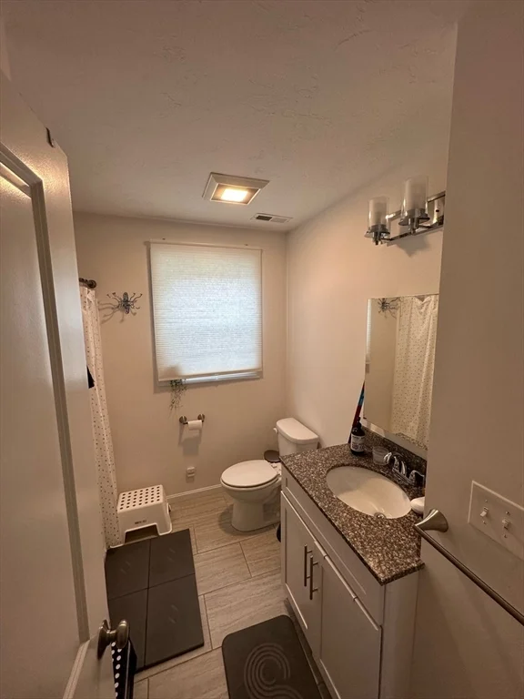 3 Riley Rd, Tyngsborough