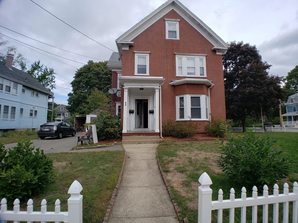 44 Sharon St, Medford