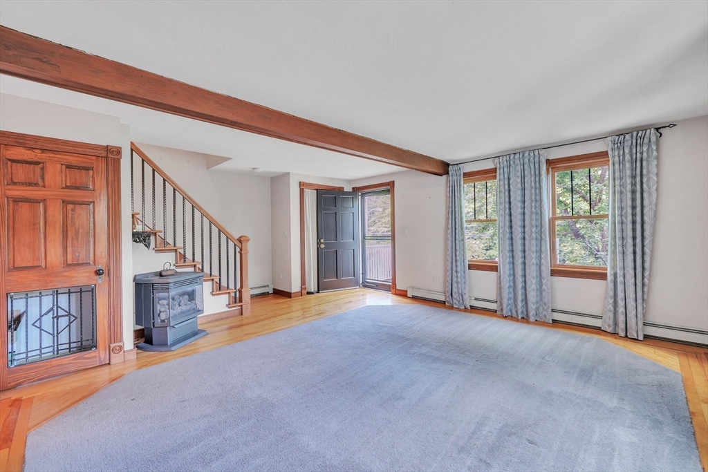 211 Mendon St, Hopedale