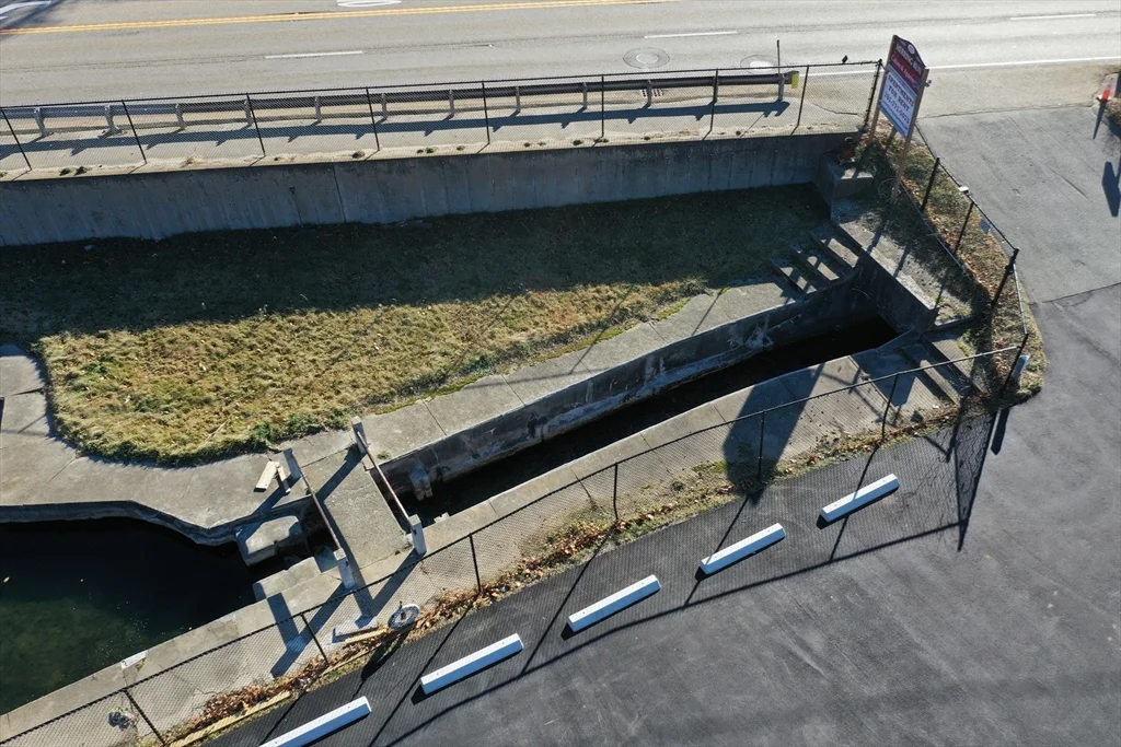 825 Scenic Hwy, Bourne