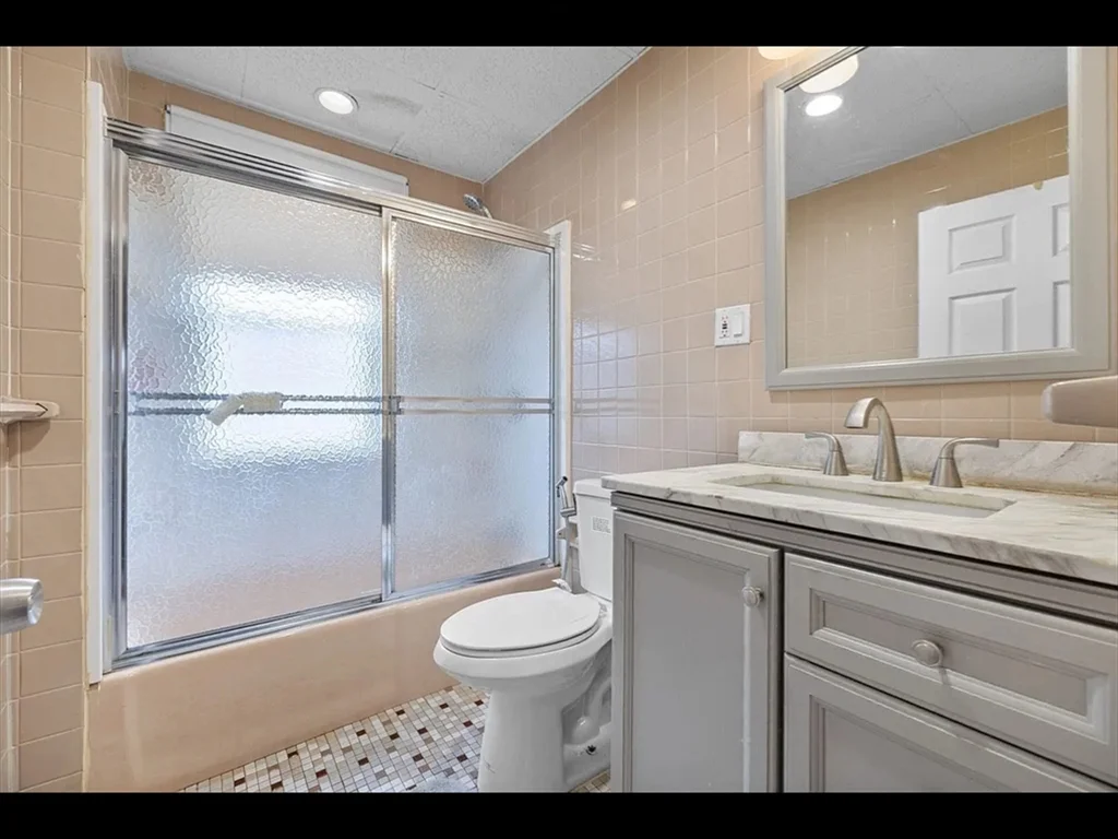 24 Lincoln St, North Andover