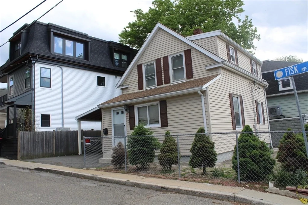 38 Fisk Ave, Magoun Square