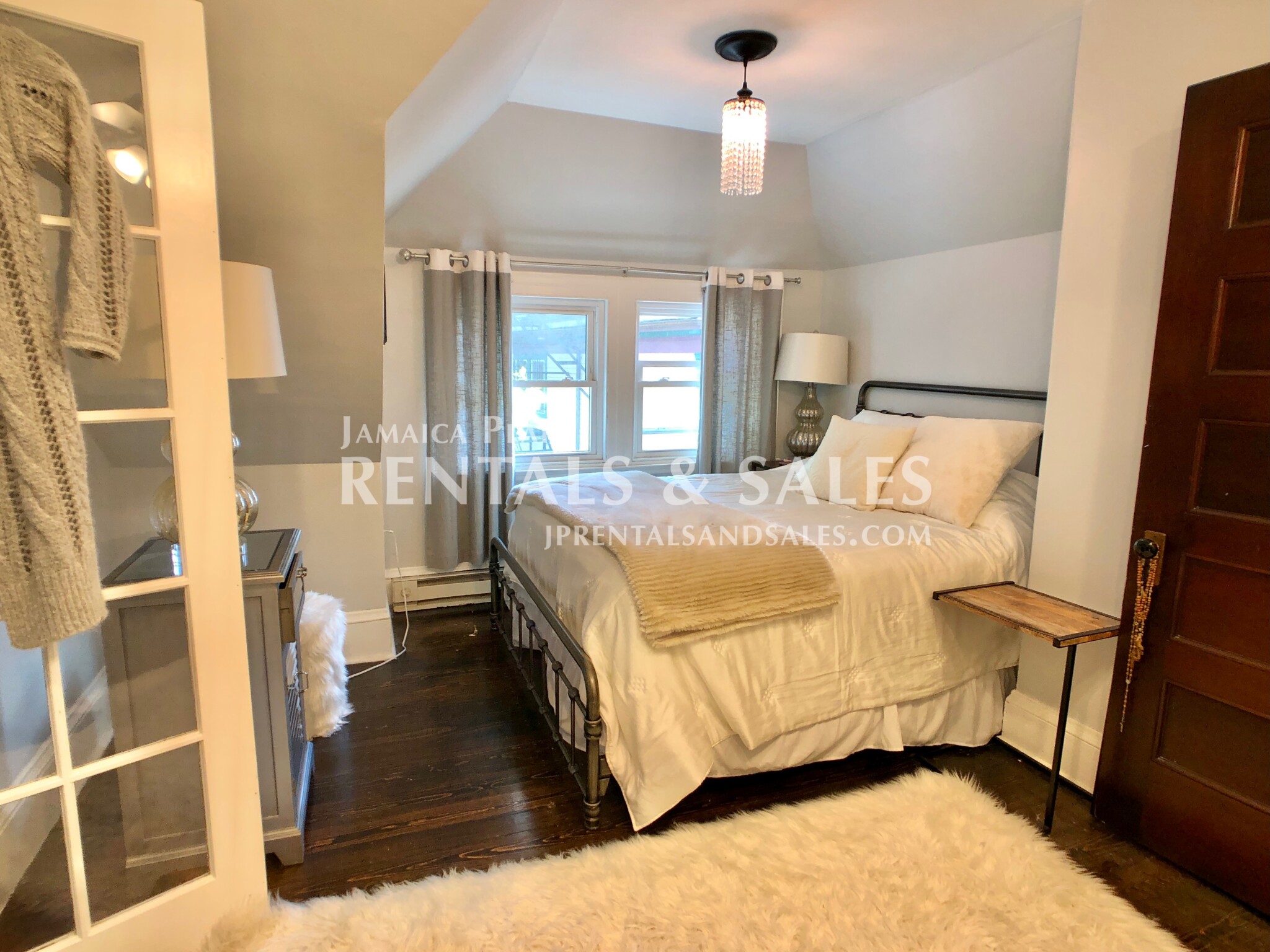 16 Oakview Ter, Jamaica Plain