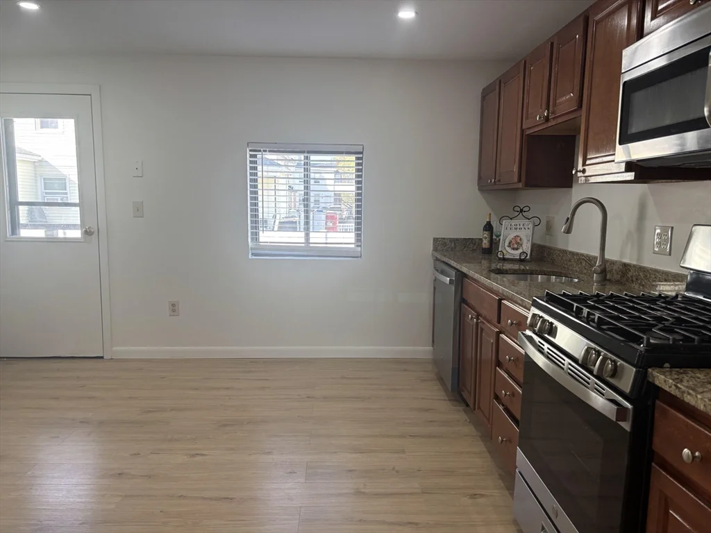 146 Willow St, Waltham