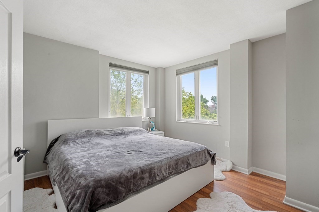 100 Marina Dr, Quincy