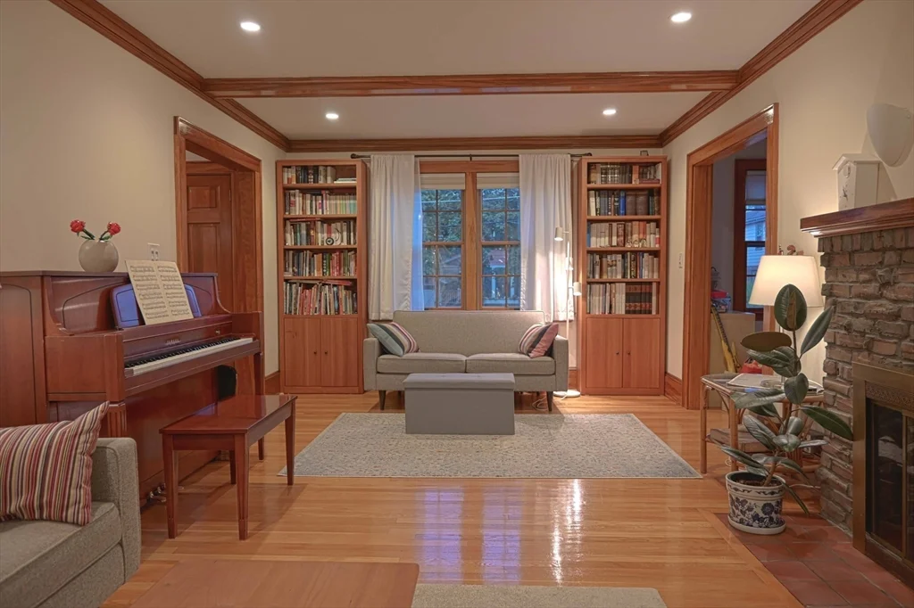 23 Richardson Rd, Belmont