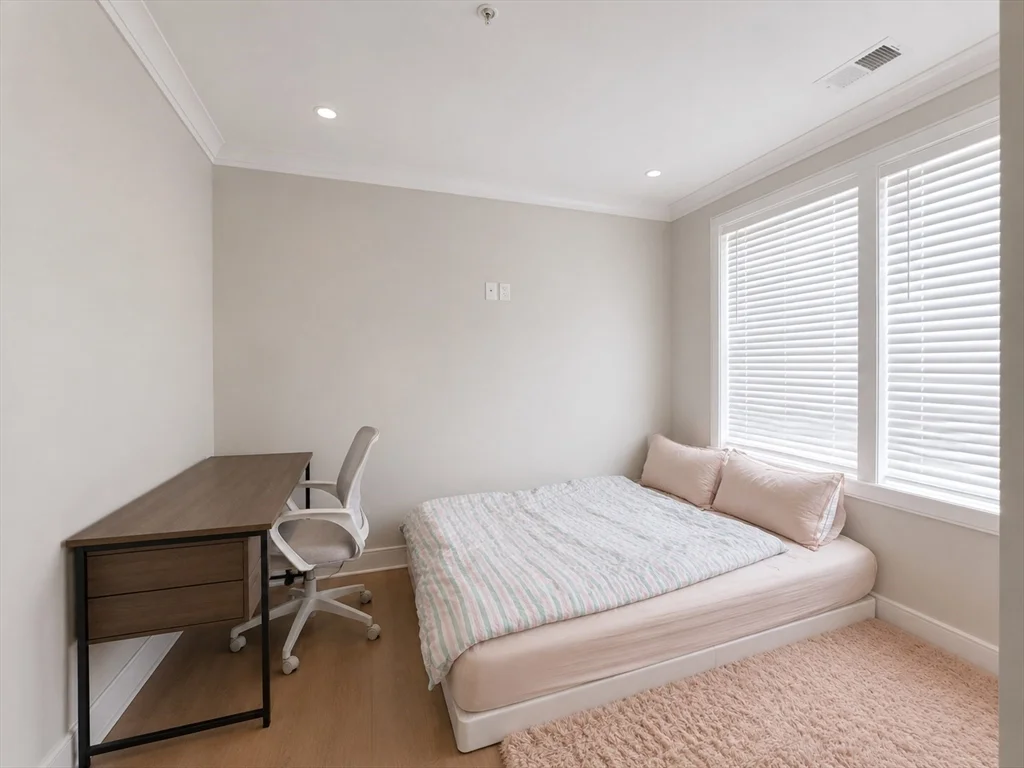13 Greylock Rd, Allston