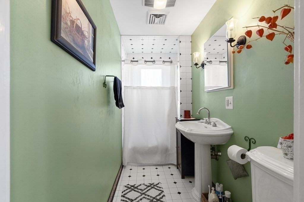 233 Main St, North Andover