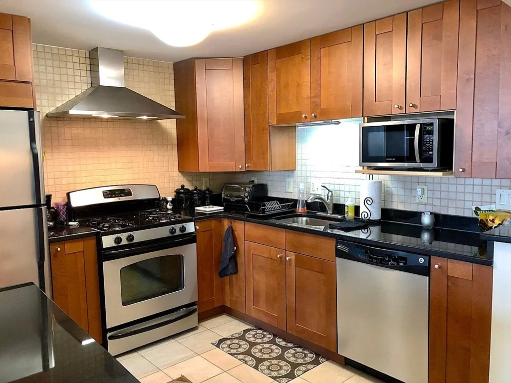 9 Hawthorne Pl, West End