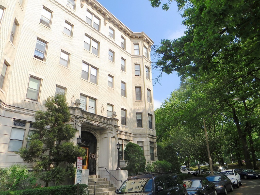 50 Charlesgate E, Fenway