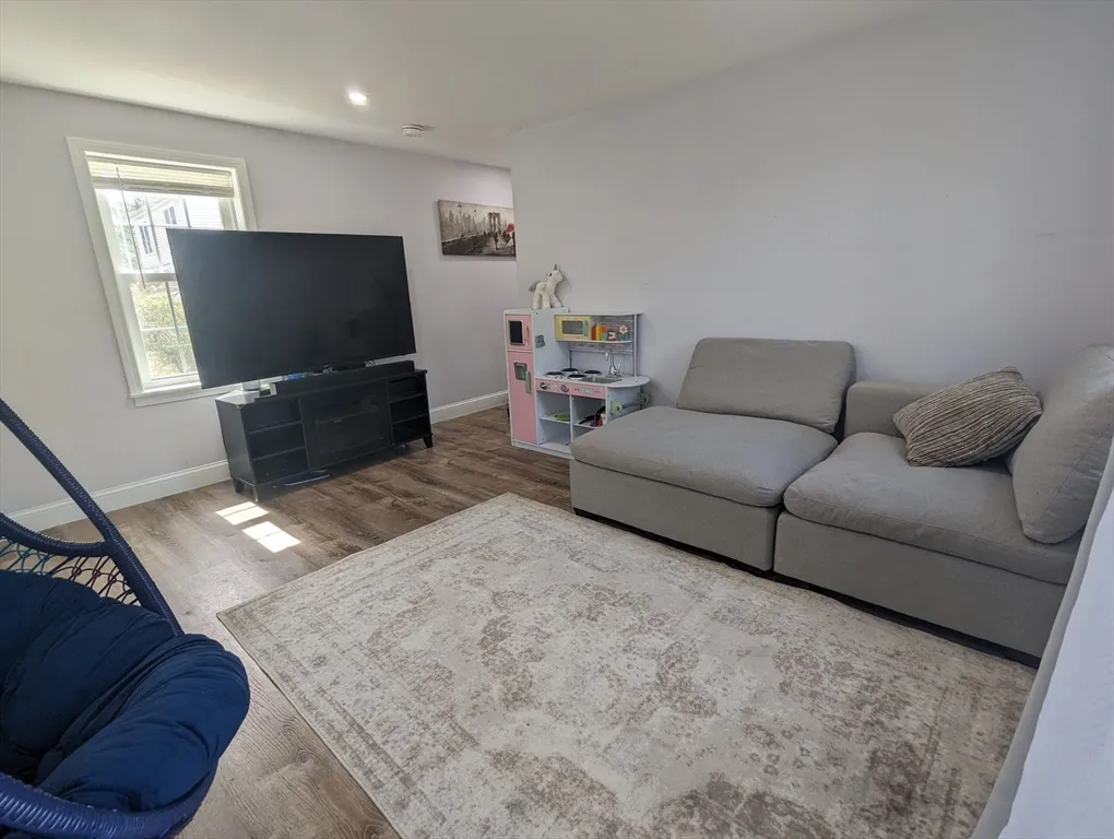 58 Hartford St, Natick