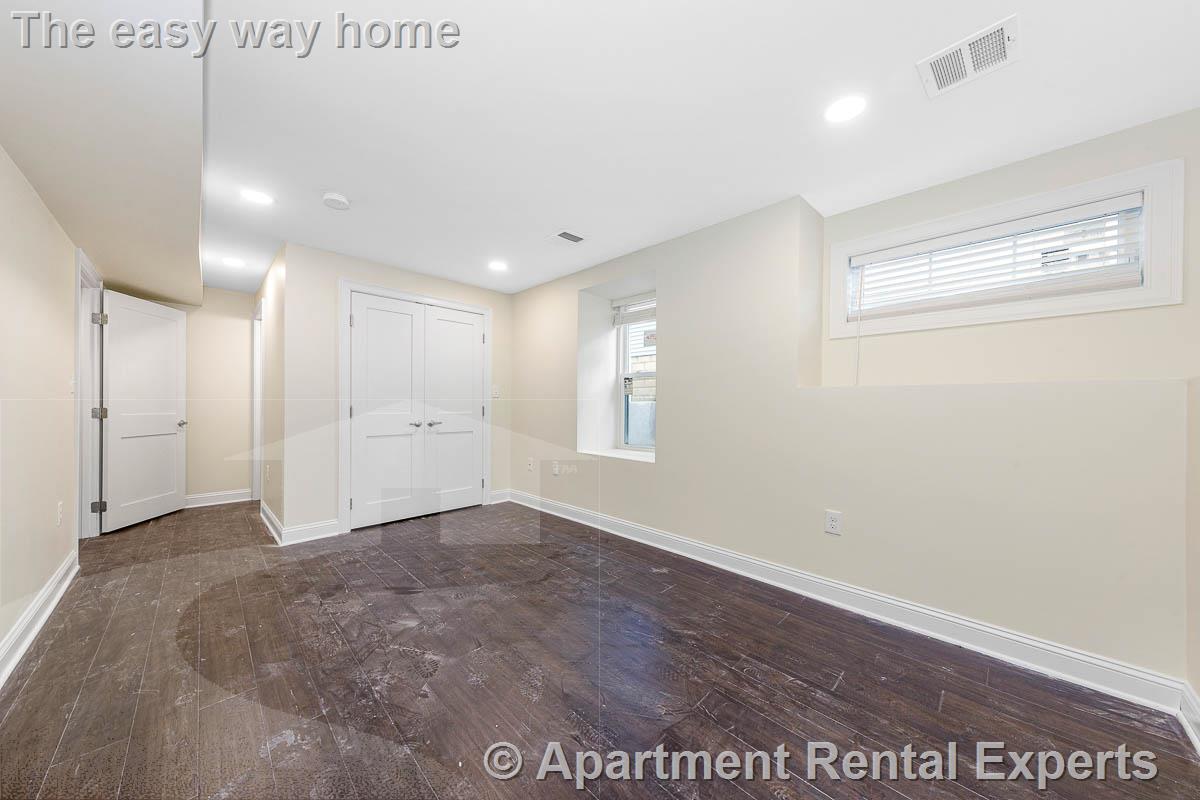 70-72 Stanley Ave, Tufts