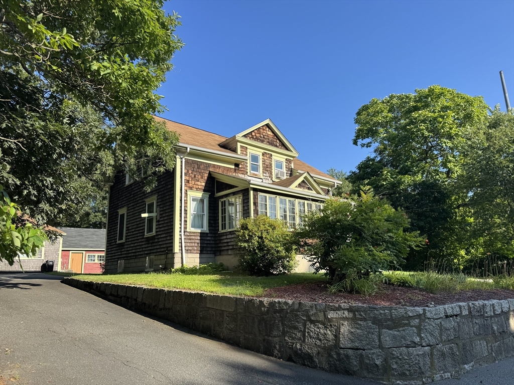 563 N Washington, North Attleboro