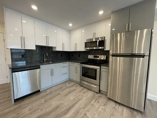 1028 Commonwealth Ave, North Brookline