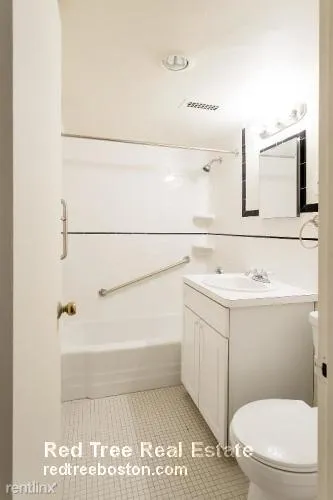 101 Monmouth St, Longwood