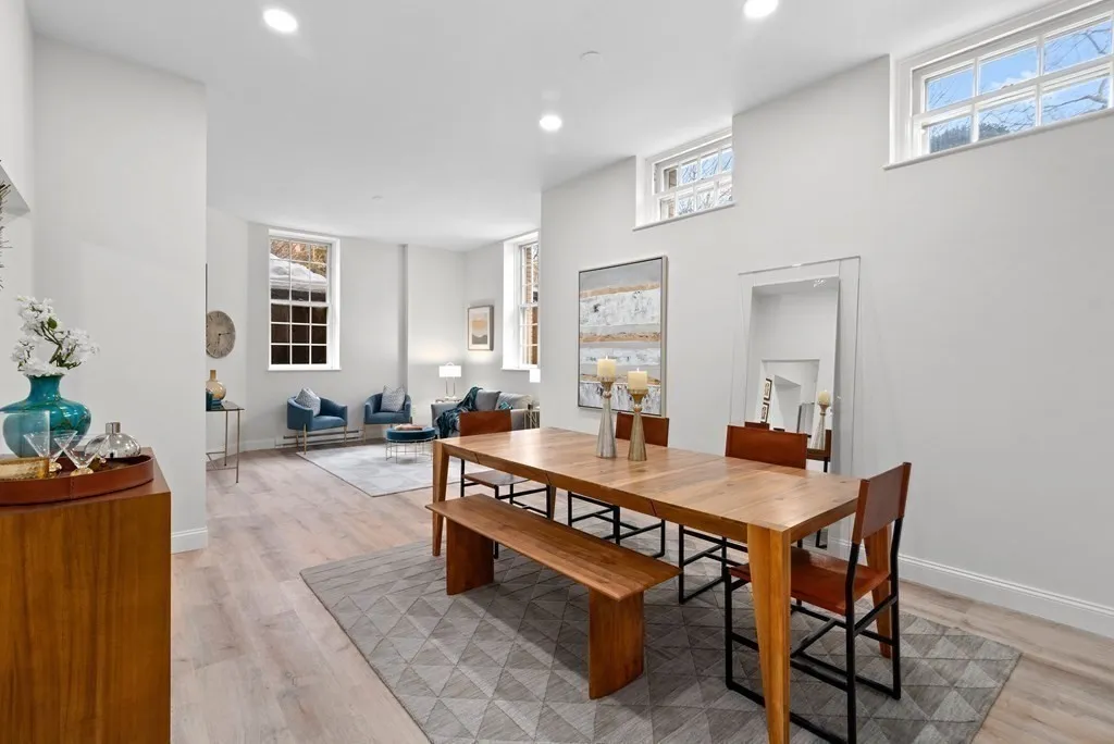 65 Glen Rd, Brookline Village