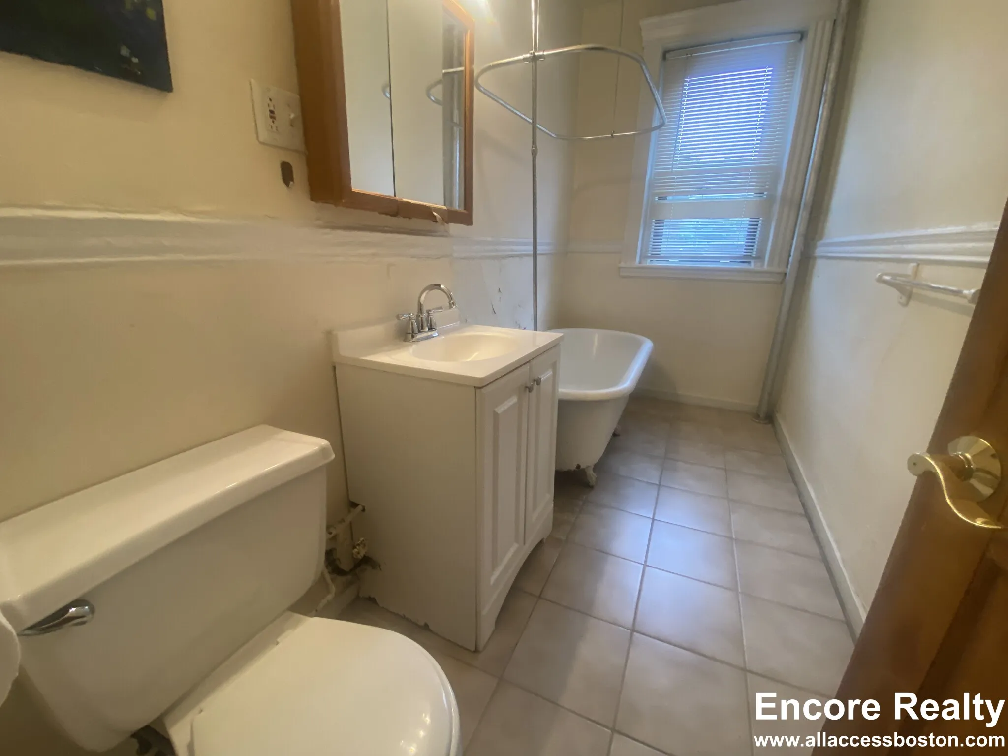 364 Riverway, Mission Hill